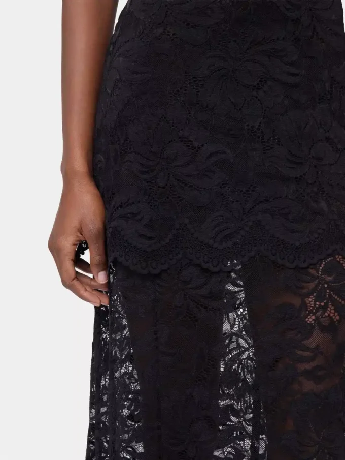Black long dress in lace