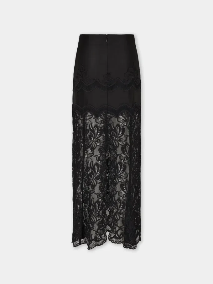 Black long skirt in lace