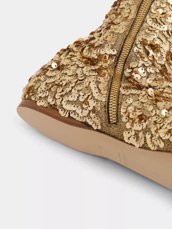 Boots with sequins