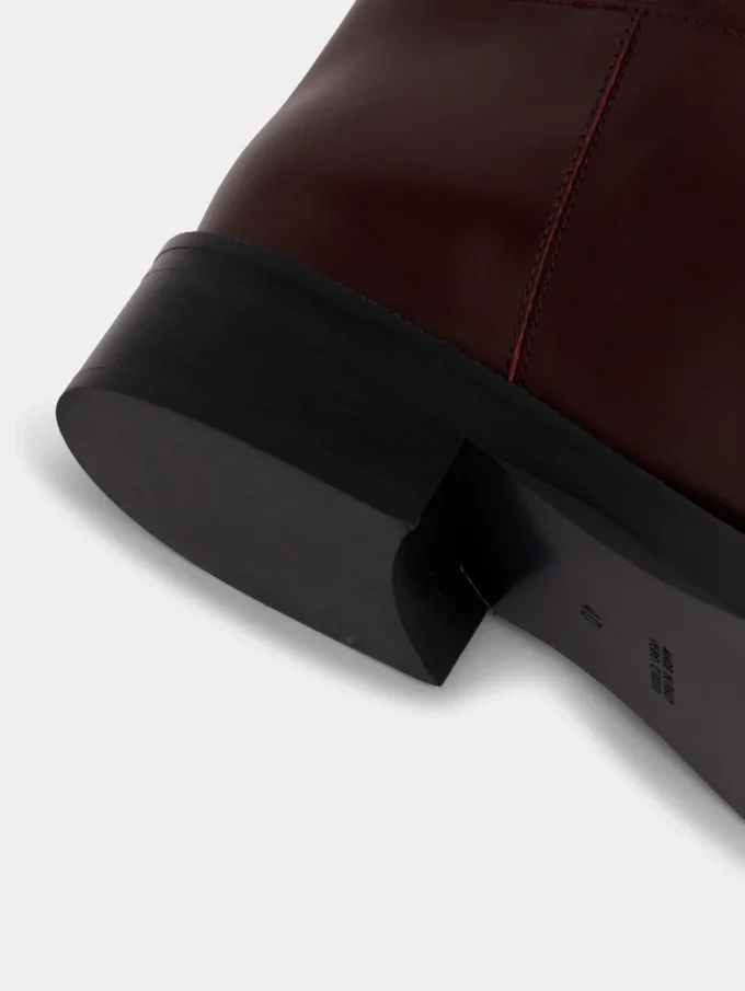 Burgundy boots in smooth leather