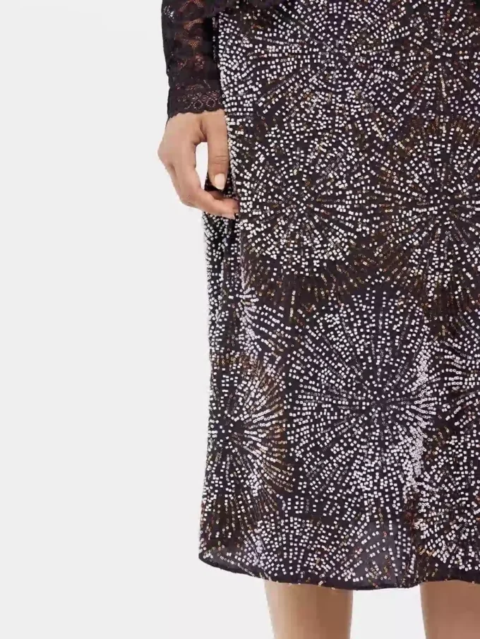 Crepe skirt with pearl embroidery