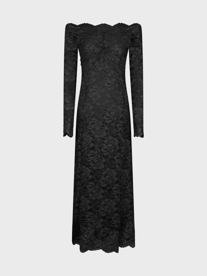 Long dress in lace