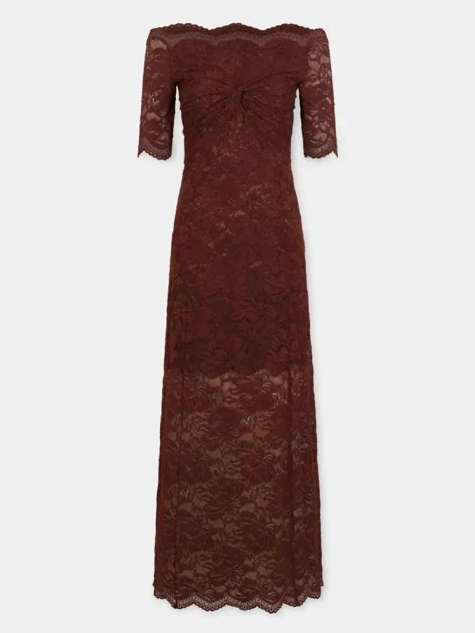 Long dress in lace
