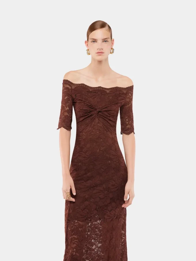 Long dress in lace