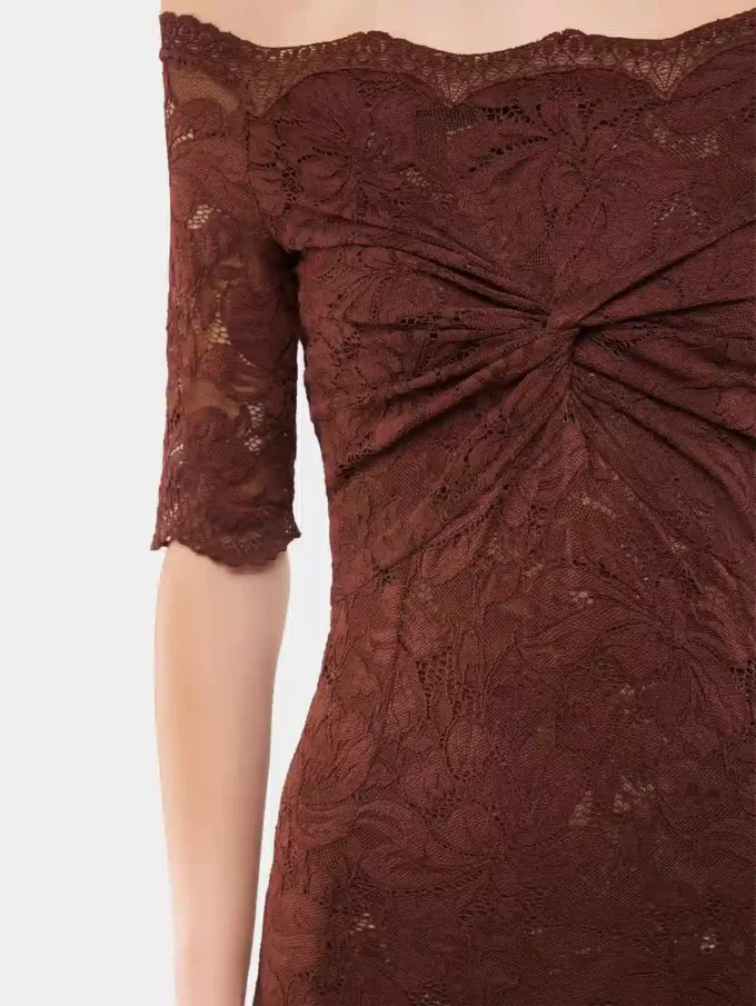 Long dress in lace