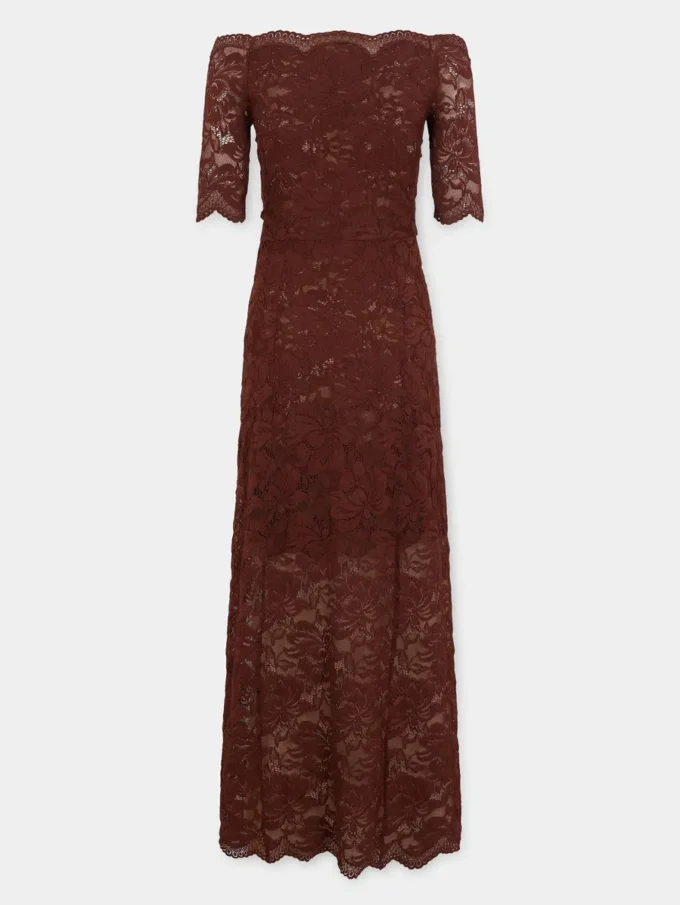 Long dress in lace