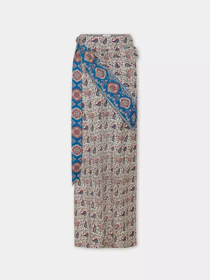 Long skirt in printed satin
