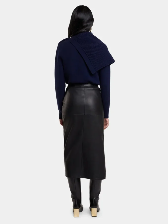 Navy sweater in wool